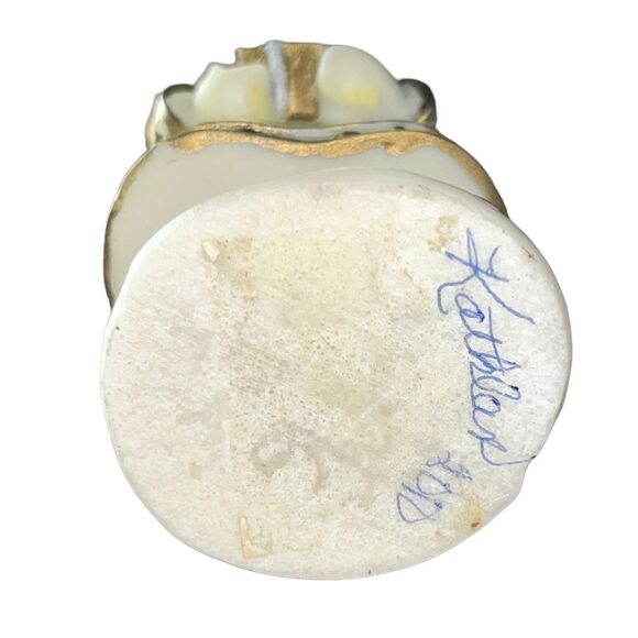 Hand-painted Ceramic Figurine Angel Little Girl w/ Pigtails & Wings Holding Gift - Picture 12 of 12